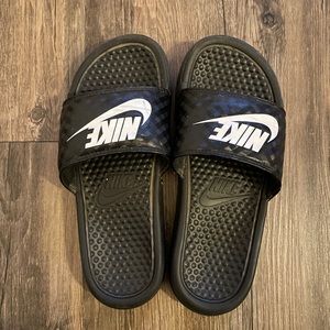 Nike Benassi Slides